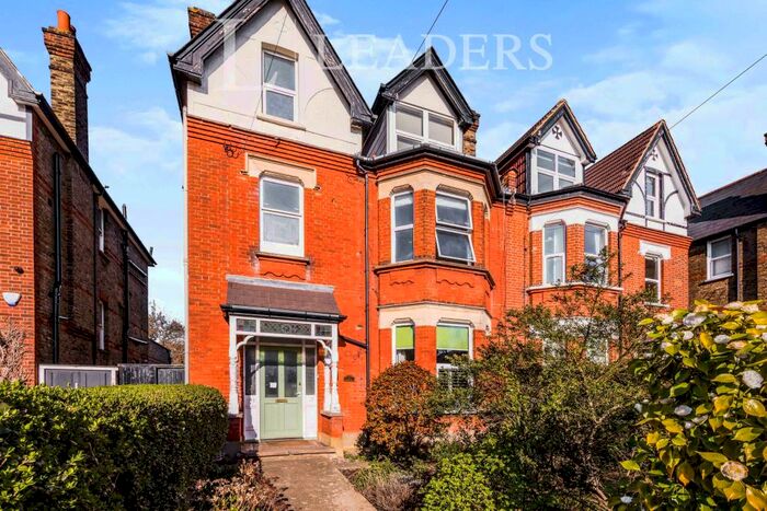 2 Bedroom Apartment To Rent In Oakhill Road, Beckenham, BR3