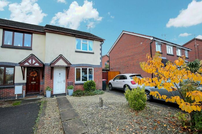 3 Bedroom End Of Terrace House To Rent In Barnsley Close, Atherstone, Warwickshire CV9