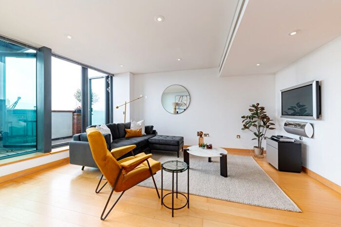 2 Bedroom Flat To Rent In Shad Thames, London, SE1