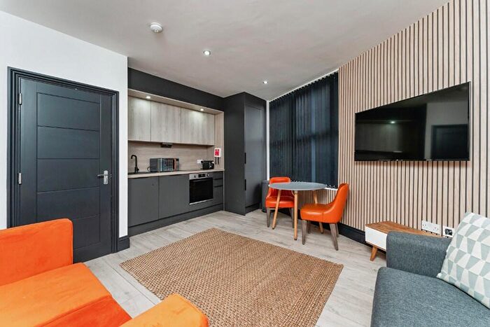3 Bedroom Flat To Rent In Sealand Road, Chester, Cheshire, CH1