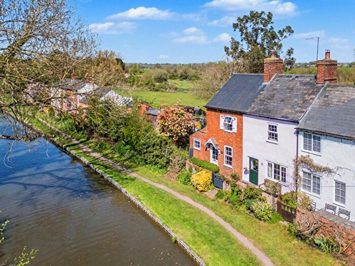 2 Bedroom End Of Terrace House For Sale In New Bridge, Long Buckby Wharf, NN6