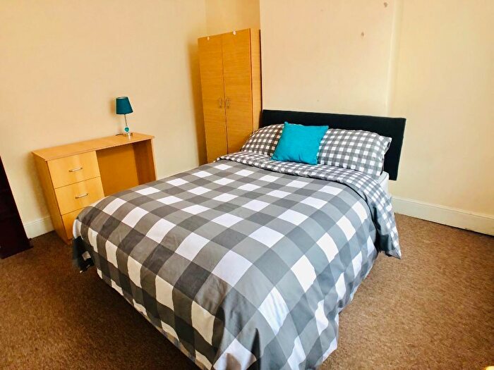 3 Bedroom Terraced House For Sale In Cardigan Street, Luton, LU1