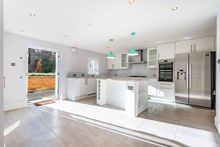2 Bedroom Maisonette For Sale In Holmdale Road, London, NW6