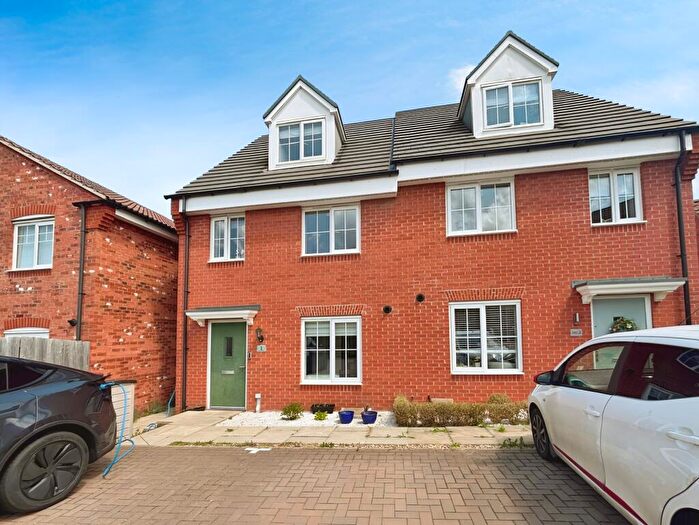 3 Bedroom Semi-Detached House For Sale In Uttoxeter Close, Bourne, PE10