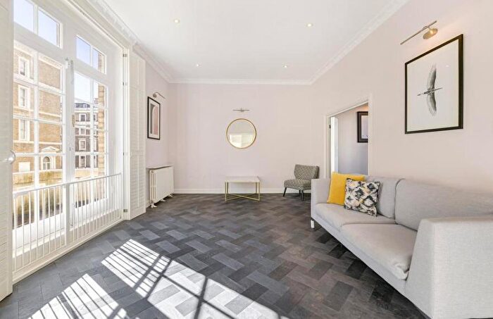 3 Bedroom Apartment To Rent In Gloucester Place, Marylebone, London, NW1