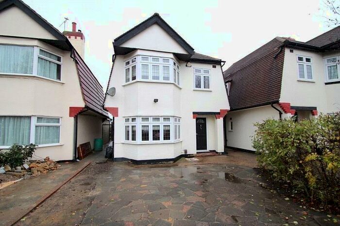 3 Bedroom Detached House To Rent In Haynes Road, Hornchurch, Essex, RM11