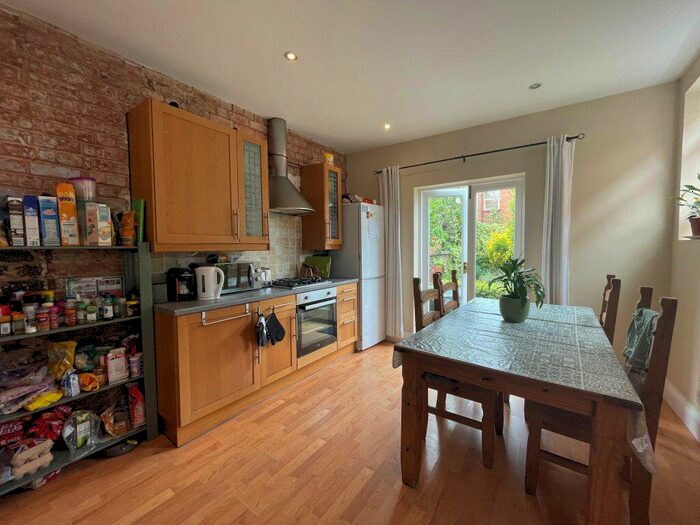 5 Bedroom Terraced House To Rent In Fosse Road South, Leicester, LE3