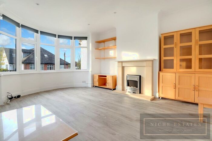 3 Bedroom Duplex To Rent In Hutton Grove, North Finchley, N12