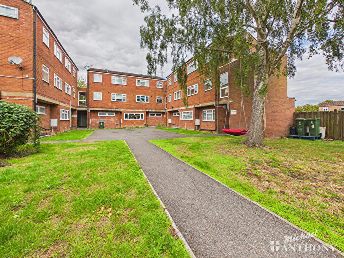 2 Bedroom Maisonette For Sale In Lavric Road, Aylesbury, HP21