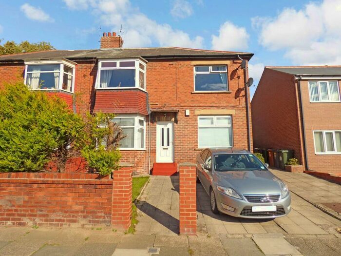 2 Bedroom Flat To Rent In Balkwell Avenue, North Shields, Tyne And Wear, NE29