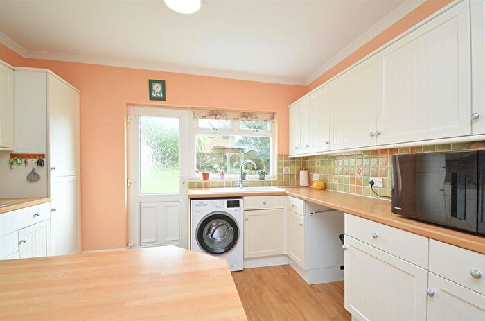 2 Bedroom Detached Bungalow For Sale In Short Walk To Cliff Path * Lake, PO36