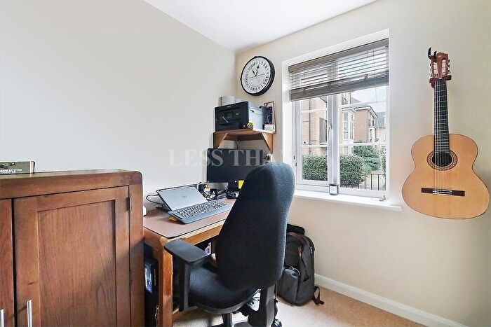 3 Bedroom Terraced House For Sale In Lockgate Road -, NN4