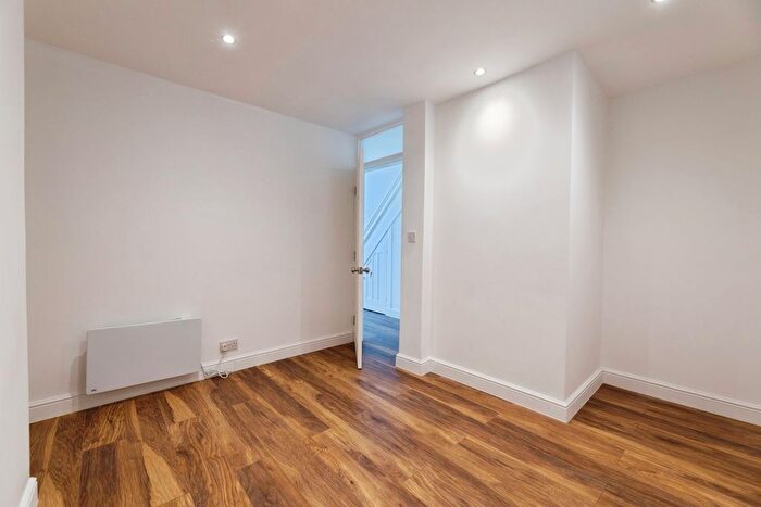 2 Bedroom Parking For Sale In Westward Road, London, E4