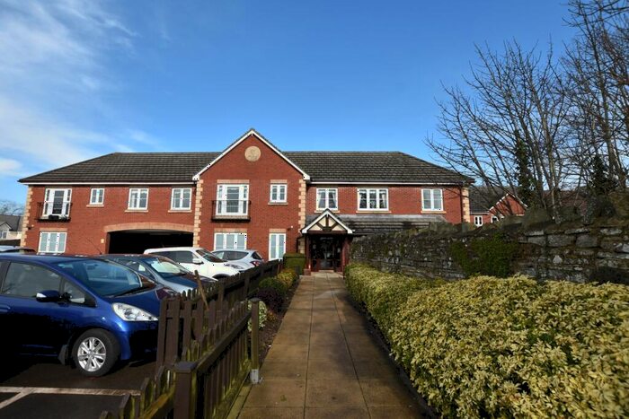 1 Bedroom Apartment For Sale In Silver Street, Nailsea, BS48