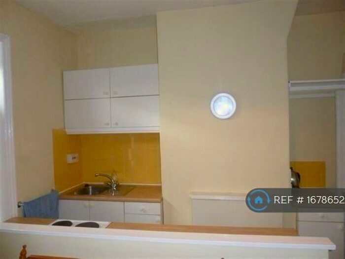 1 Bedroom Flat To Rent In Tong Street, Bradford, BD4