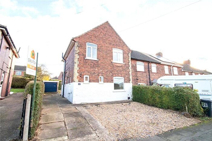 3 Bedroom End Of Terrace House For Sale In Acacia Avenue, Gainsborough, Lincolnshire, DN21