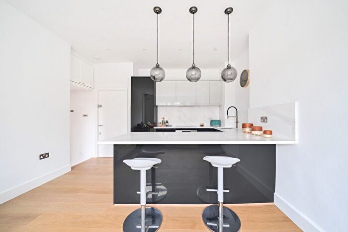 1 Bedroom Flat To Rent In Creighton Avenue, London, N10