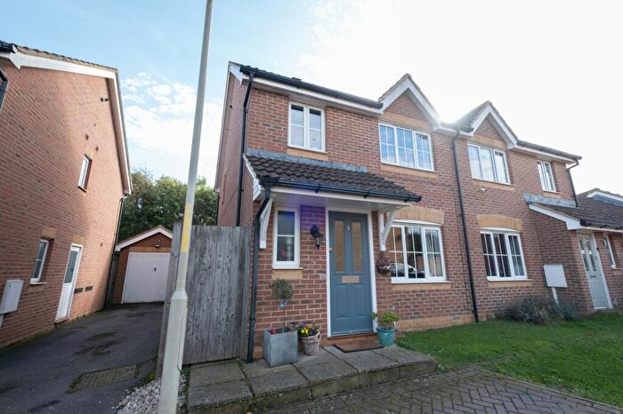3 Bedroom Semi-Detached House For Sale In Russet Close, Ash, CT3
