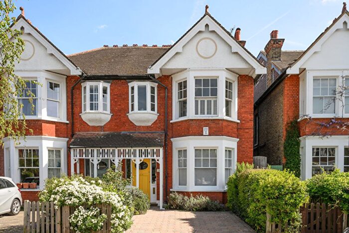 2 Bedroom Flat For Sale In Leyborne Park, Richmond, TW9