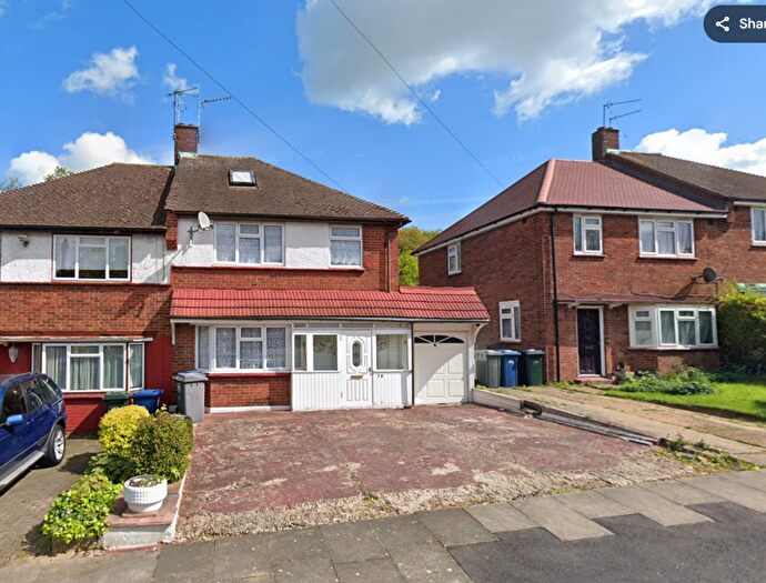 3 Bedroom Semi-Detached House For Sale In Northfield Road, Barnet, EN4