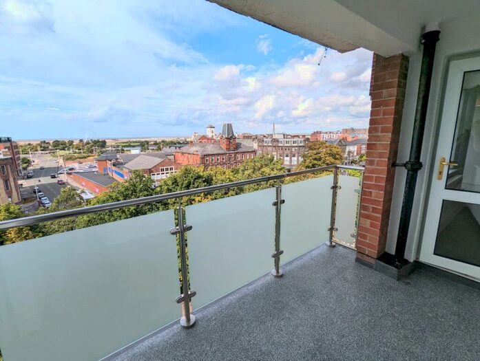 2 Bedroom Apartment To Rent In Lord Street, Southport, Merseyside, PR8