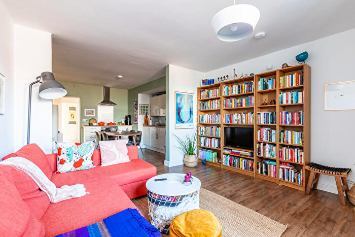 2 Bedroom Flat For Sale In Pembroke Road, Shirehampton, Bristol, BS11