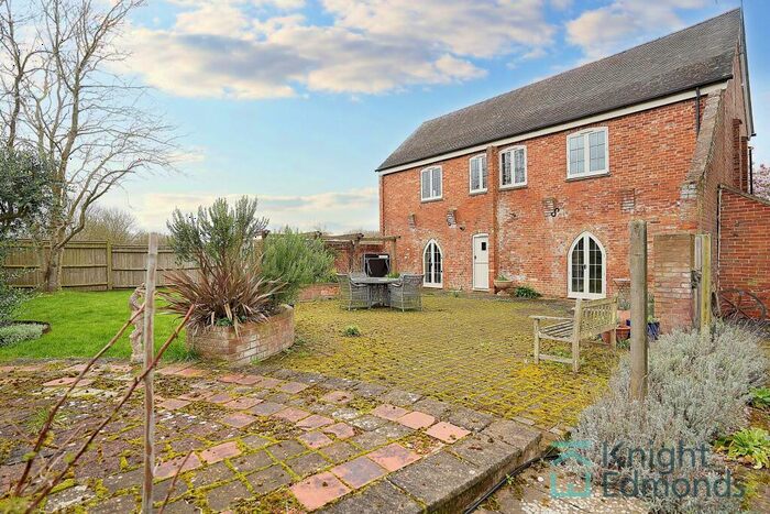 3 Bedroom Detached House For Sale In Lees Road, Yalding, ME18