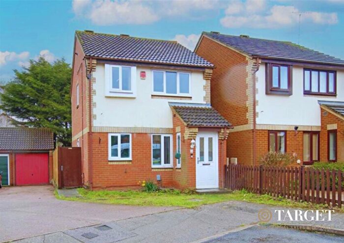 3 Bedroom Detached House To Rent In Cassandra Gate, Cheshunt, Waltham Cross, EN8