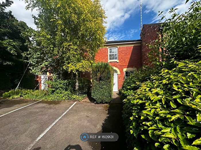 1 Bedroom Flat To Rent In Manor Court, Kenilworth, CV8