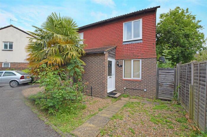 2 Bedroom End Of Terrace House To Rent In Houghton Close, Hampton, TW12