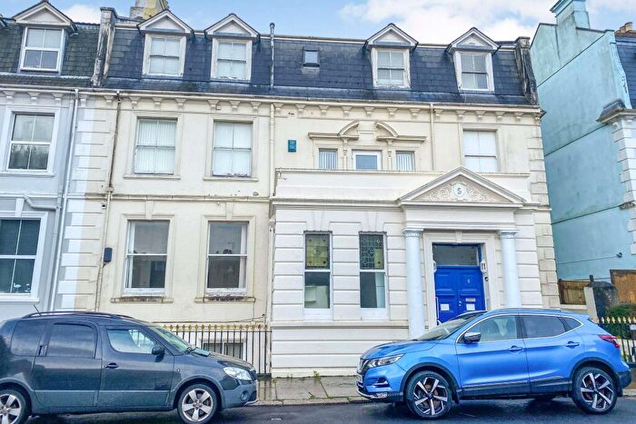 2 Bedroom Flat For Sale In Flat, Nelson Gardens, Stoke, Plymouth, PL1