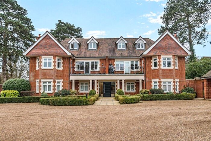 3 Bedroom Apartment For Sale In Copthill Lane, Kingswood, KT20