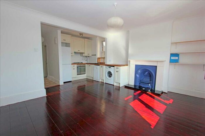 2 Bedroom Apartment To Rent In Avondale Road, South Croydon, CR2