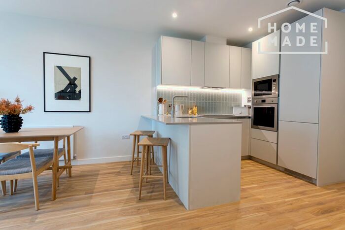 3 Bedroom Flat To Rent In Greenford Quay, Greenford, UB6