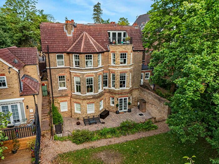 2 Bedroom Apartment For Sale In Court Road, London, SE9