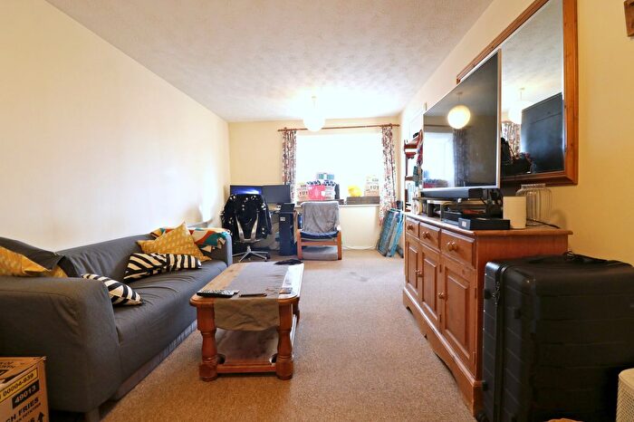 2 Bedroom Flat To Rent In Elmore Close, Alperton, Greater London, HA0
