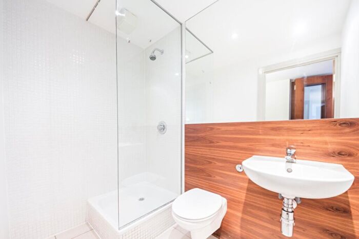 2 Bedroom Apartment To Rent In Myddelton Passage London, EC1R