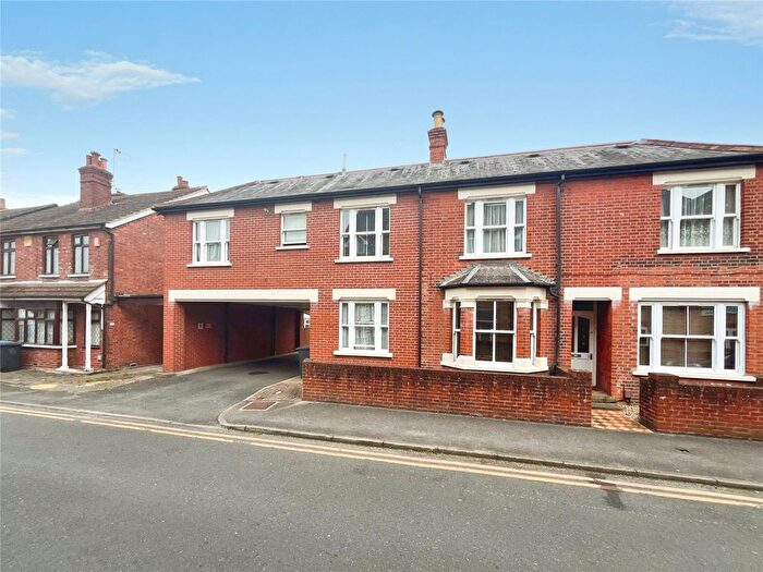 1 Bedroom Flat To Rent In Hummer Road, Egham, Surrey, TW20