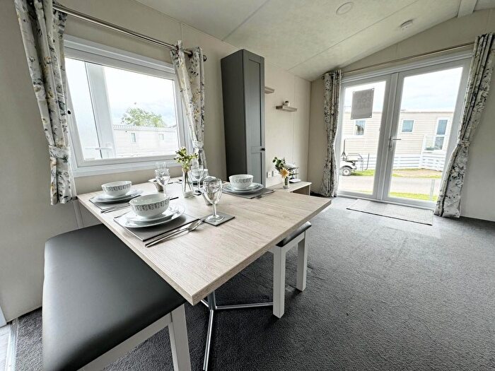 2 Bedroom Park Home For Sale In Hook Lane, Warsash, Southampton, SO31