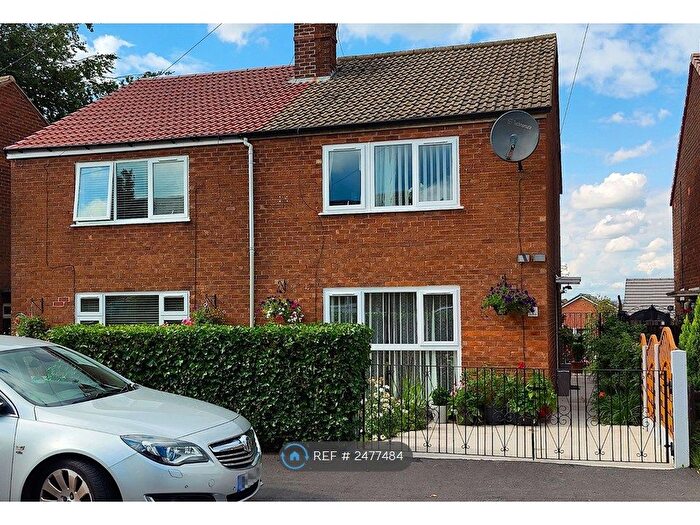 3 Bedroom Semi-Detached House To Rent In The Grange, Hyde, SK14
