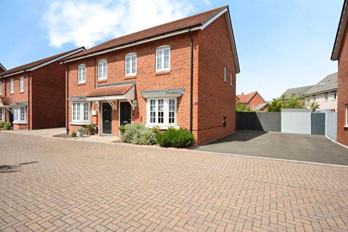 3 Bedroom Semi-Detached House For Sale In Soudley Lane, Great Denham, Bedford, MK40