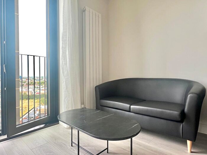 1 Bedroom Flat To Rent In Affinity View, E16 - Photo 3
