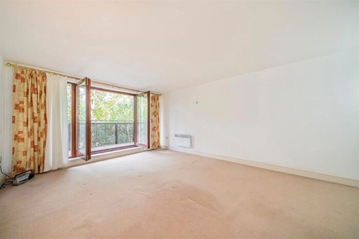 2 Bedroom Flat For Sale In Adler Street, Aldgate East, E1