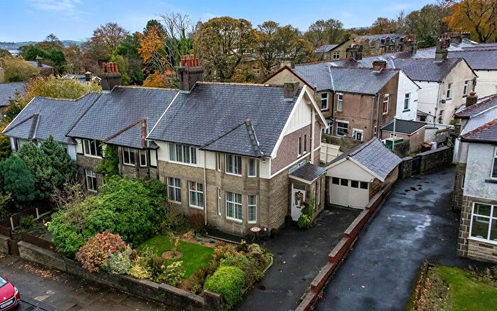 3 Bedroom Semi-Detached House For Sale In Rosehill Mount, Burnley, BB11