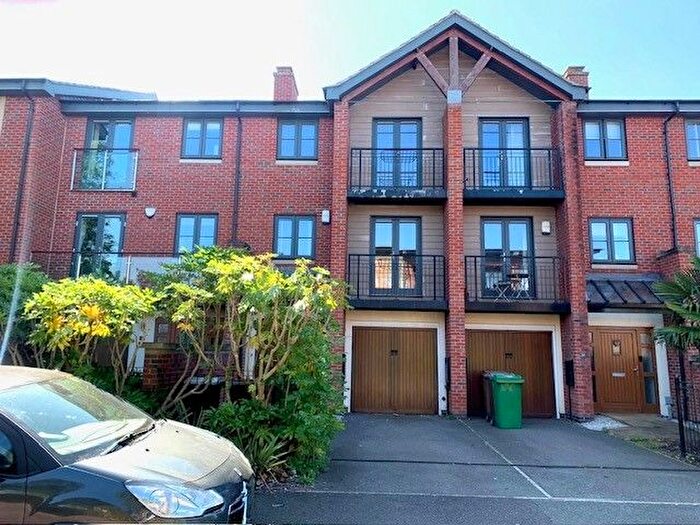 3 Bedroom Town House To Rent In Deane Road, Nottingham, NG11