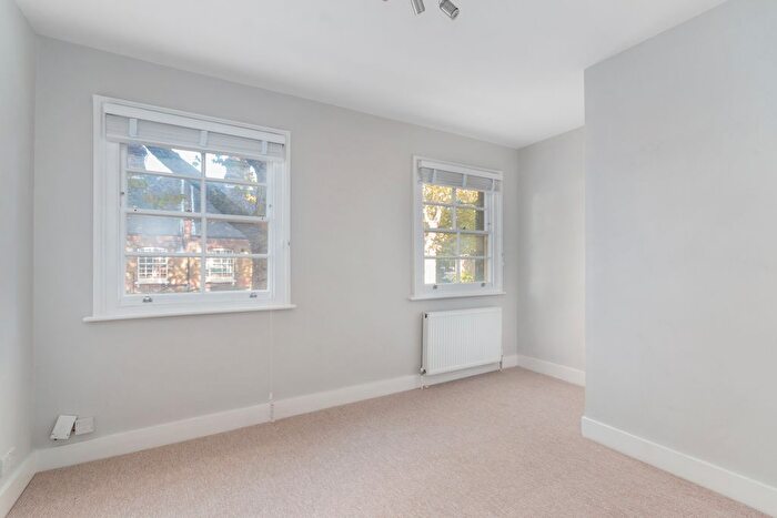 1 Bedroom Flat To Rent In Merrow Street, Walworth Village, London, SE17