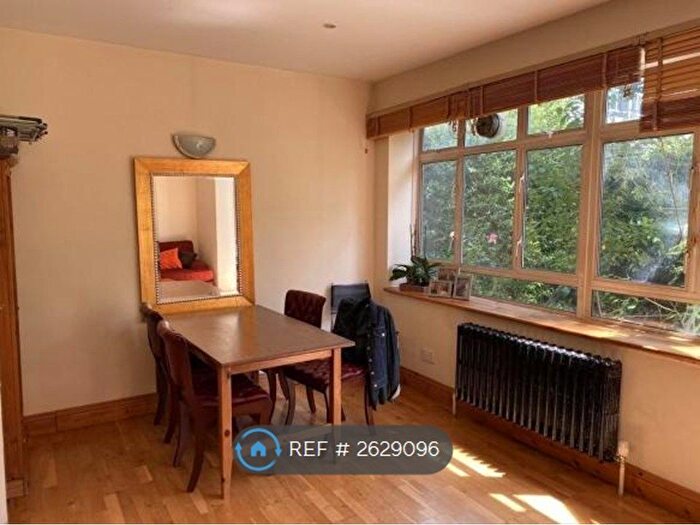 3 Bedroom Flat To Rent In Johnsons Place, London, SW1V