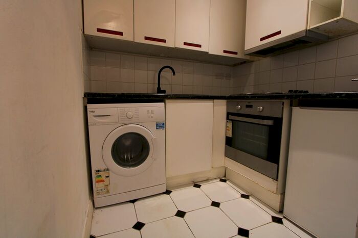 Studio To Rent In Du Cane Court, Balham, SW17