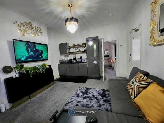 1 Bedroom Flat To Rent In Strood, Strood, ME2