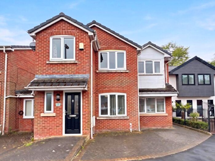 6 Bedroom Semi-Detached House For Sale In Westridge Chase, Royton, OL2